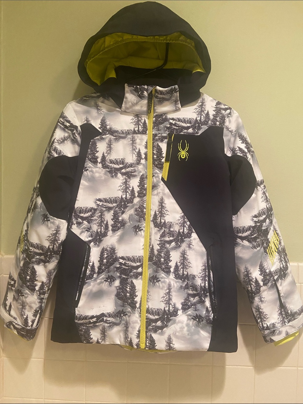 ⛷️Spyder Kids Ski Black & White Tree-Print  Jacket with Lime Accents Size 12